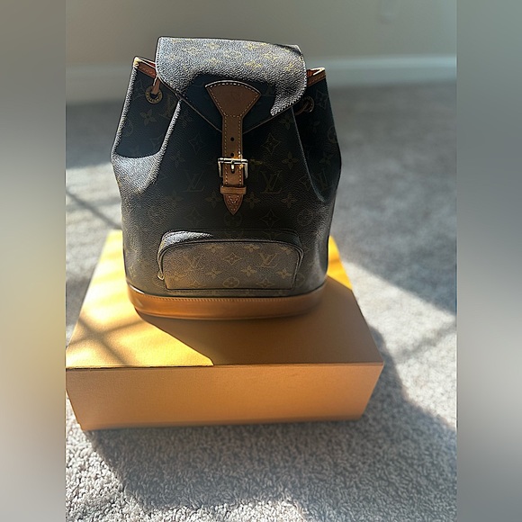 Louis Vuitton Montsouris Backpack MM - Picture 1 of 6